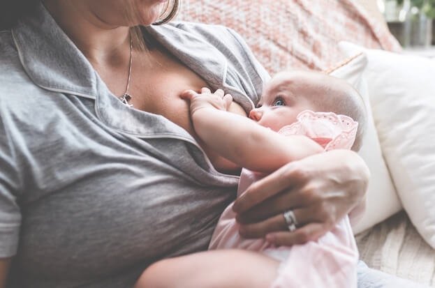 Dolor en el pezón en mujeres lactantes asociado al agarre